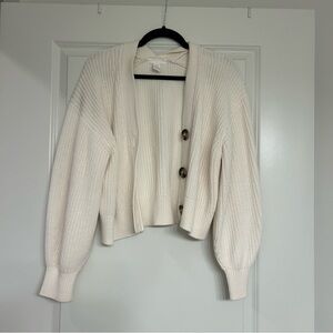 The perfect knit car sweater with tortoise shell buttons in size xsmall
Like new